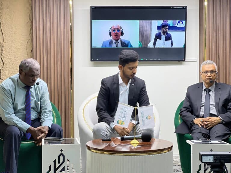 بالتعاون مع مؤسسة الصندوق الخيري للطلاب المتفوقين ومركز حضرموت للدراسات التاريخية: عقد جلسة حوارية شبابية مع نخبة من الخبراء